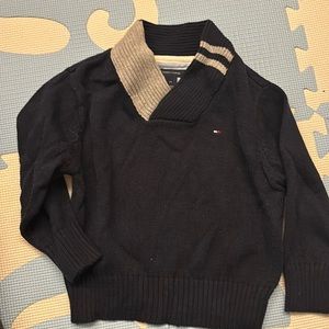 Tommy Hilfiger sweater 2T excellent condition